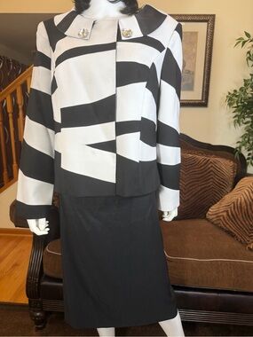 Women's Black & White Graphic Skirt Set with Jewel Collar